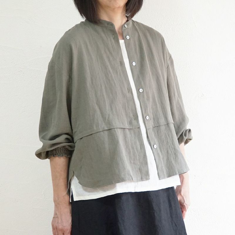 Branch m‘.,ブランチエム,ナチュラル,30代,40代,50代,60代,リネン,コットンリネン,綿麻,ゆったり,ブラウス,長袖,バンドカラー,シャツ,バンドカラーシャツ,バンドカラーブラウス,切替,切替ブラウス