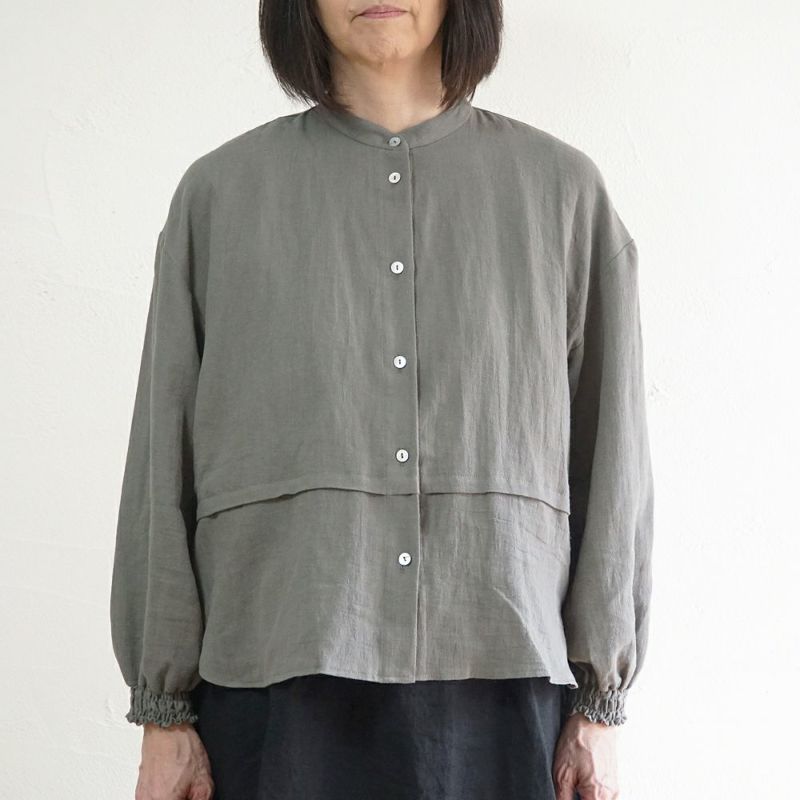 Branch m‘.,ブランチエム,ナチュラル,30代,40代,50代,60代,リネン,コットンリネン,綿麻,ゆったり,ブラウス,長袖,バンドカラー,シャツ,バンドカラーシャツ,バンドカラーブラウス,切替,切替ブラウス