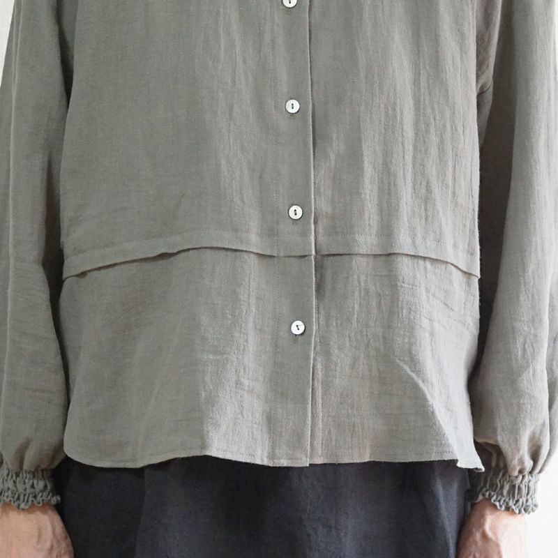 Branch m‘.,ブランチエム,ナチュラル,30代,40代,50代,60代,リネン,コットンリネン,綿麻,ゆったり,ブラウス,長袖,バンドカラー,シャツ,バンドカラーシャツ,バンドカラーブラウス,切替,切替ブラウス