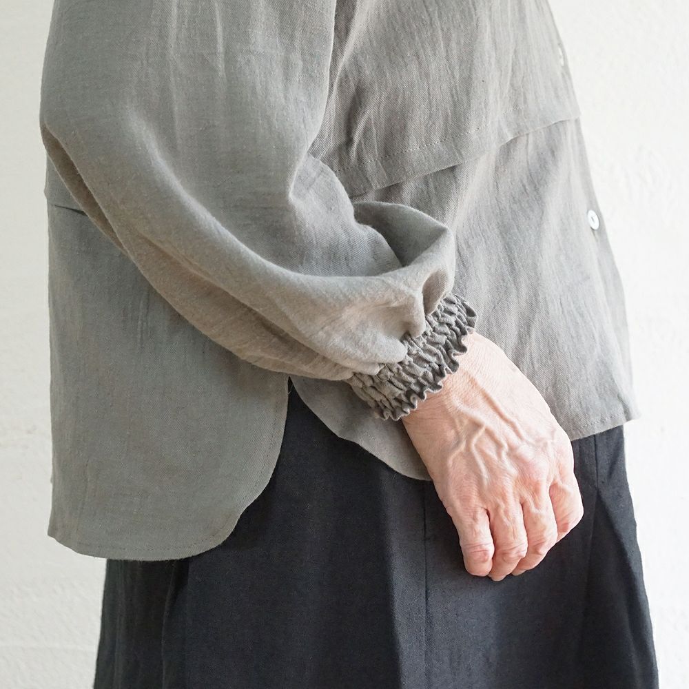 Branch m‘.,ブランチエム,ナチュラル,30代,40代,50代,60代,リネン,コットンリネン,綿麻,ゆったり,ブラウス,長袖,バンドカラー,シャツ,バンドカラーシャツ,バンドカラーブラウス,切替,切替ブラウス