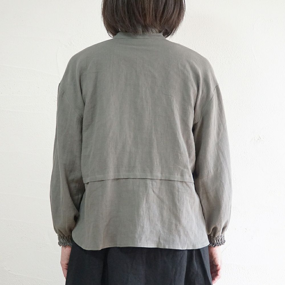 Branch m‘.,ブランチエム,ナチュラル,30代,40代,50代,60代,リネン,コットンリネン,綿麻,ゆったり,ブラウス,長袖,バンドカラー,シャツ,バンドカラーシャツ,バンドカラーブラウス,切替,切替ブラウス