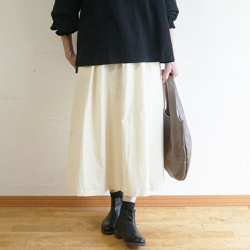 Branch m‘.,ブランチエム,ナチュラル,30代,40代,50代,60代,コットン,綿,ゆったり,skirt,スカート,タックスカート,コーデュロイ,細コール,コーデュロイスカート