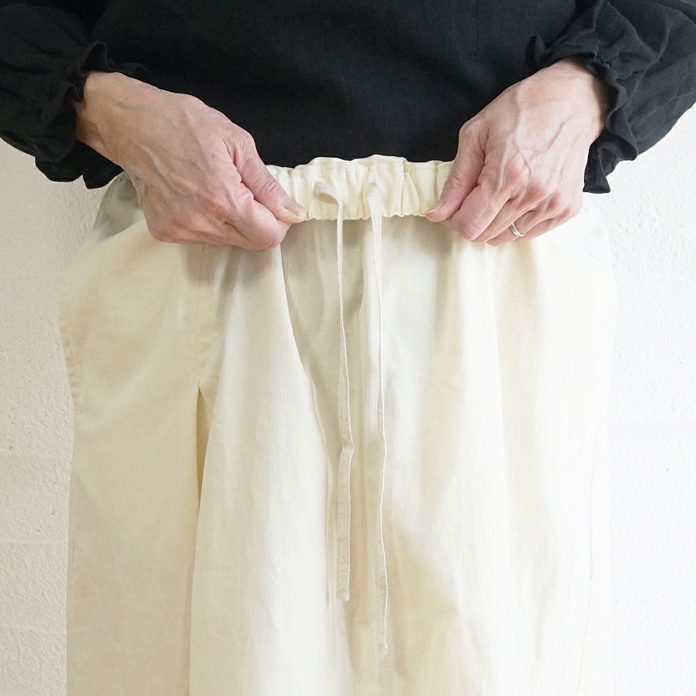 Branch m‘.,ブランチエム,ナチュラル,30代,40代,50代,60代,コットン,綿,ゆったり,skirt,スカート,タックスカート,コーデュロイ,細コール,コーデュロイスカート