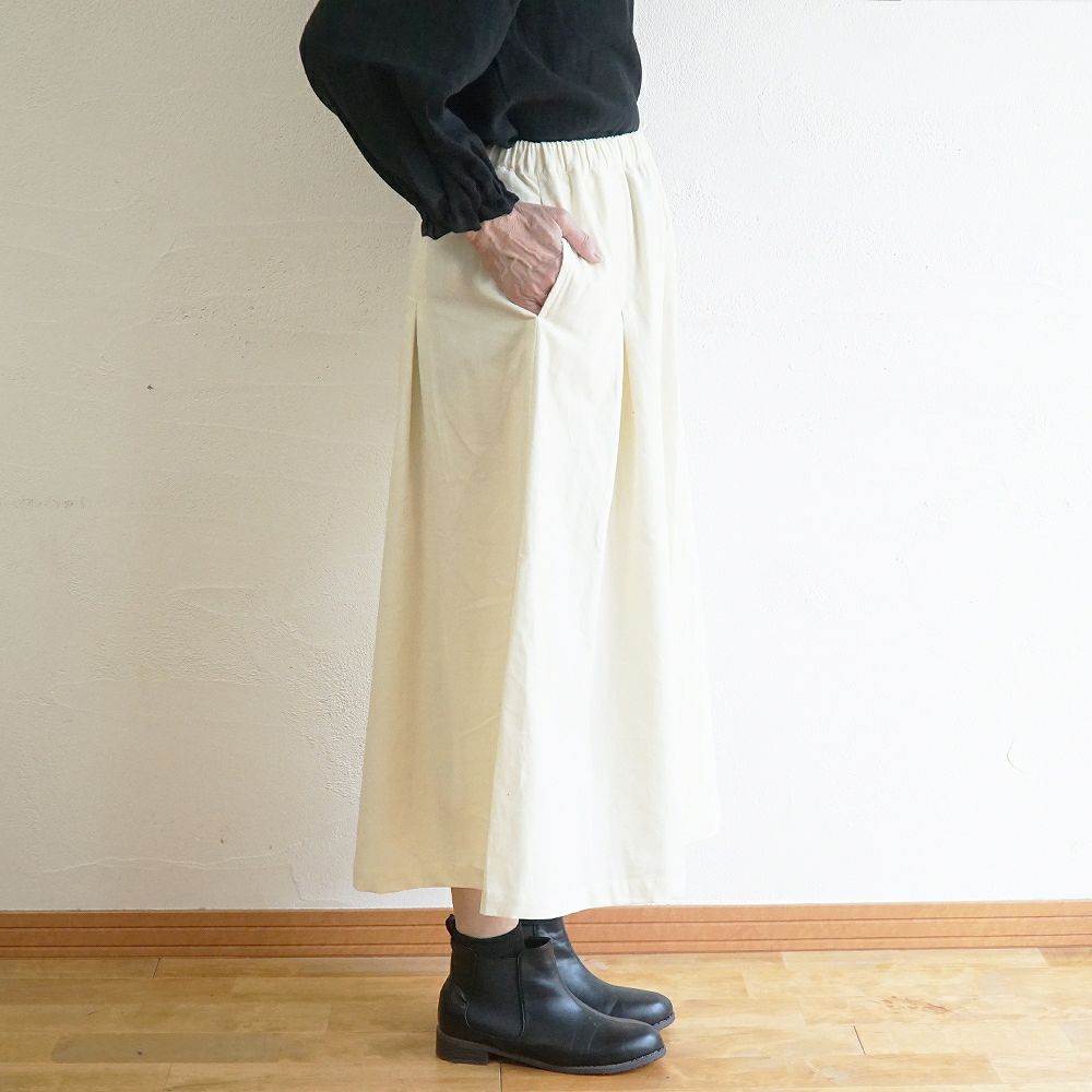 Branch m‘.,ブランチエム,ナチュラル,30代,40代,50代,60代,コットン,綿,ゆったり,skirt,スカート,タックスカート,コーデュロイ,細コール,コーデュロイスカート