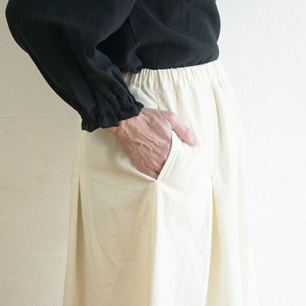 Branch m‘.,ブランチエム,ナチュラル,30代,40代,50代,60代,コットン,綿,ゆったり,skirt,スカート,タックスカート,コーデュロイ,細コール,コーデュロイスカート