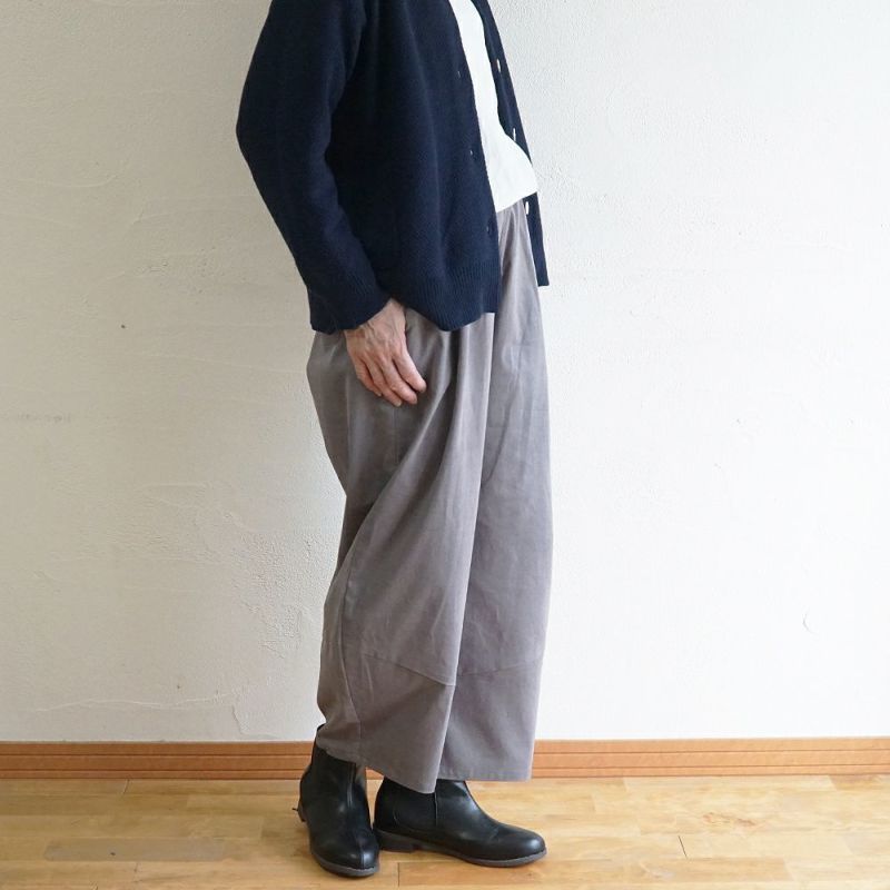 Branch m‘.,ブランチエム,ナチュラル,30代,40代,50代,60代,コットン,綿,ゆったり,パンツ,コクーンパンツ,コーデュロイ,細コール,コーデュロイパンツ,ボウルパンツ