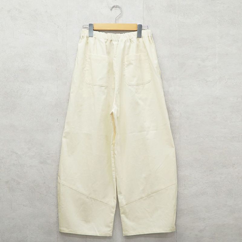 Branch m‘.,ブランチエム,ナチュラル,30代,40代,50代,60代,コットン,綿,ゆったり,パンツ,コクーンパンツ,コーデュロイ,細コール,コーデュロイパンツ,ボウルパンツ