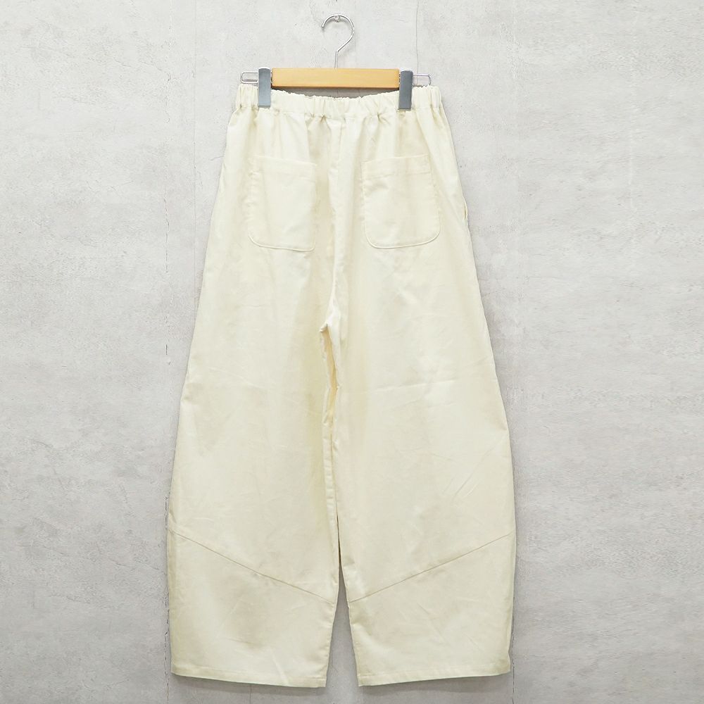 Branch m‘.,ブランチエム,ナチュラル,30代,40代,50代,60代,コットン,綿,ゆったり,パンツ,コクーンパンツ,コーデュロイ,細コール,コーデュロイパンツ,ボウルパンツ