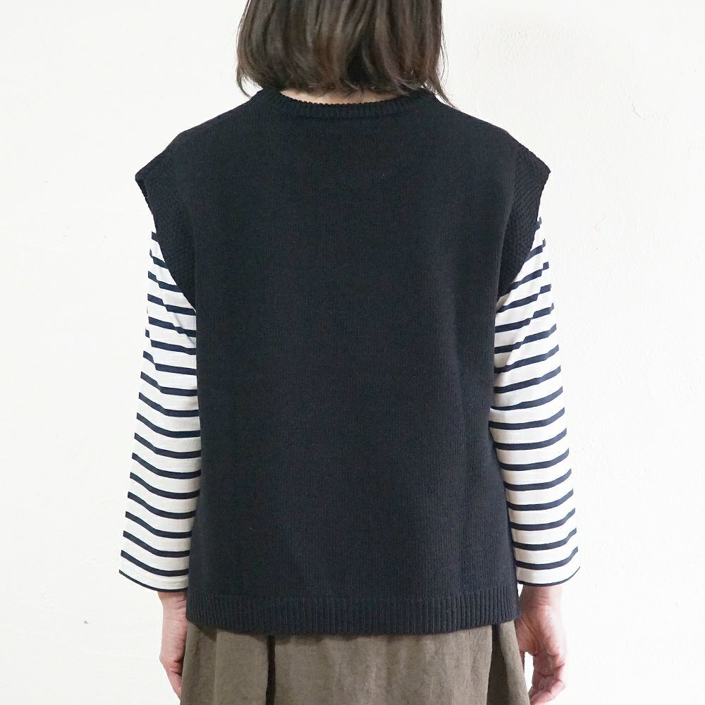 Branch m‘.,ブランチエム,ナチュラル,30代,40代,50代,60代,ウール,ゆったり,knit,ニット,ウール混,ベスト、ニットベスト,ドロップショルダー,ドロップショルダーベスト,レイヤード,重ね着