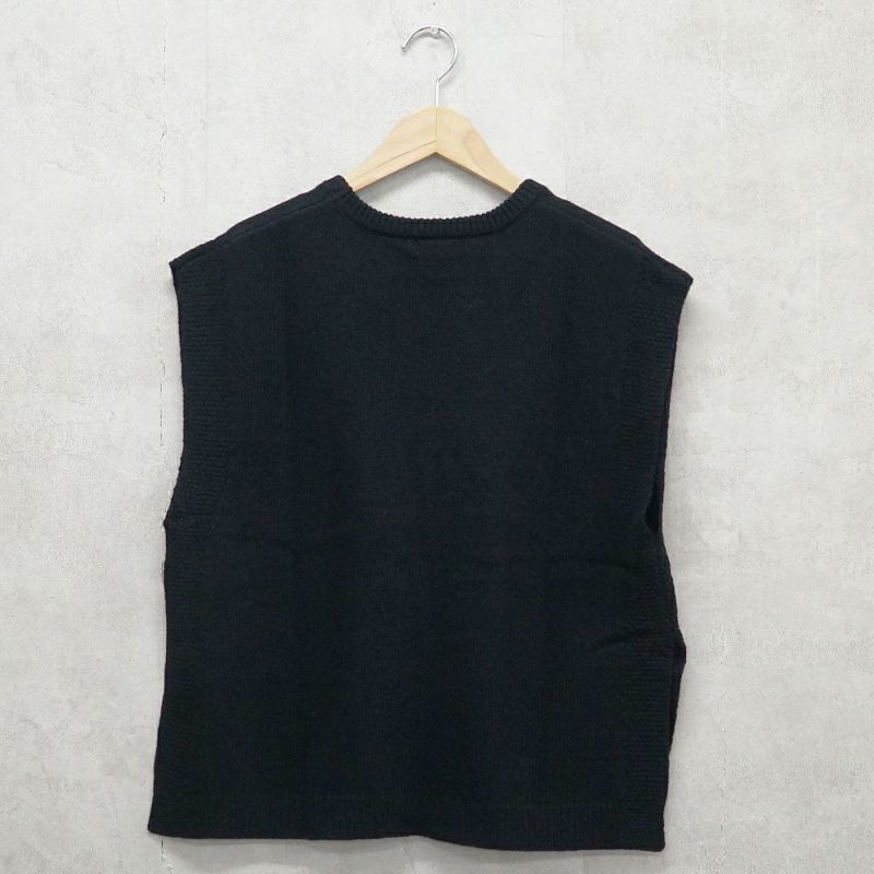 Branch m‘.,ブランチエム,ナチュラル,30代,40代,50代,60代,ウール,ゆったり,knit,ニット,ウール混,ベスト、ニットベスト,ドロップショルダー,ドロップショルダーベスト,レイヤード,重ね着