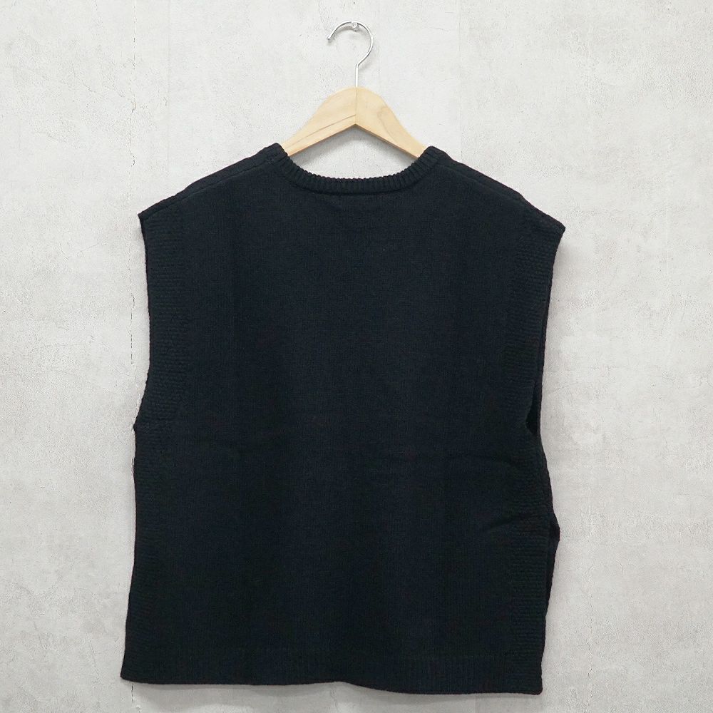 Branch m‘.,ブランチエム,ナチュラル,30代,40代,50代,60代,ウール,ゆったり,knit,ニット,ウール混,ベスト、ニットベスト,ドロップショルダー,ドロップショルダーベスト,レイヤード,重ね着