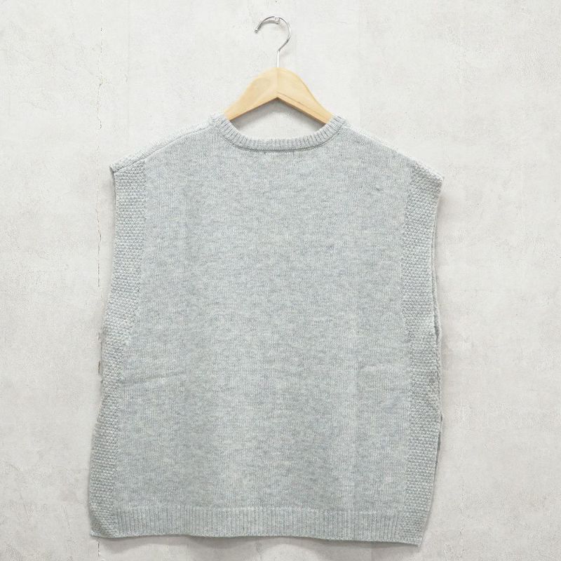 Branch m‘.,ブランチエム,ナチュラル,30代,40代,50代,60代,ウール,ゆったり,knit,ニット,ウール混,ベスト、ニットベスト,ドロップショルダー,ドロップショルダーベスト,レイヤード,重ね着