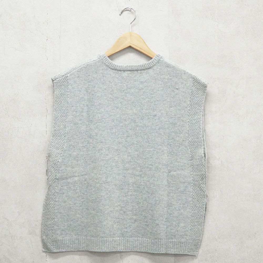 Branch m‘.,ブランチエム,ナチュラル,30代,40代,50代,60代,ウール,ゆったり,knit,ニット,ウール混,ベスト、ニットベスト,ドロップショルダー,ドロップショルダーベスト,レイヤード,重ね着