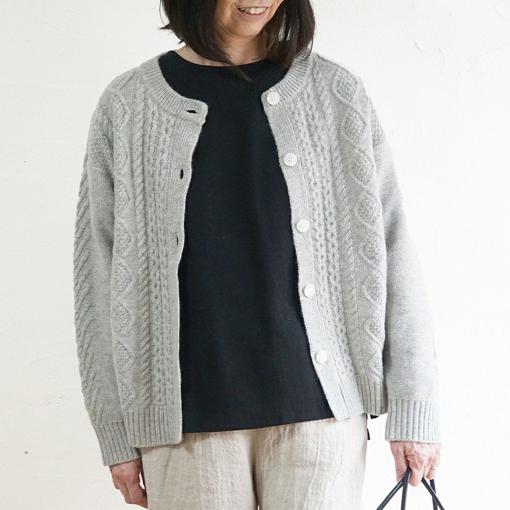 Branch m‘.,ブランチエム,ナチュラル,30代,40代,50代,60代,ウール,ゆったり,knit,ニット,ウール混,カーディガン,ケーブルニット,ケーブルニットカーディガン,ニットカーディガン,ニットカーデ,ケーブル編み