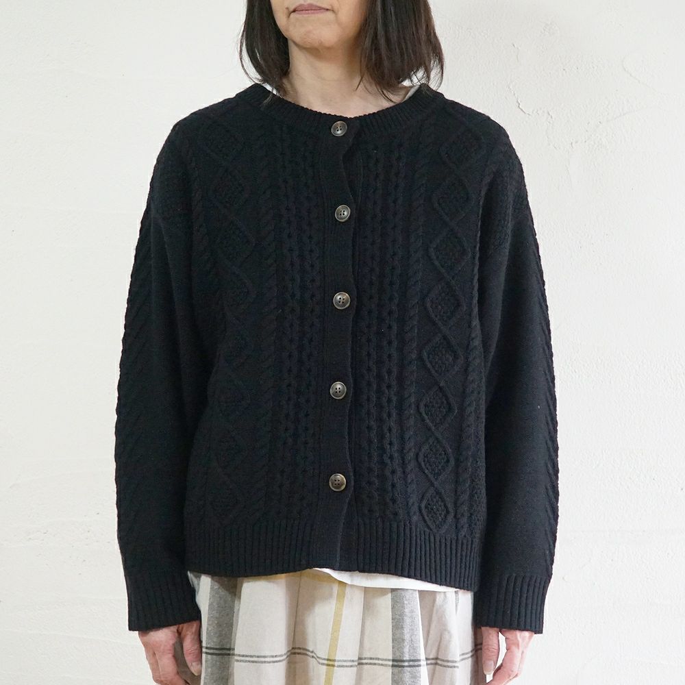 Branch m‘.,ブランチエム,ナチュラル,30代,40代,50代,60代,ウール,ゆったり,knit,ニット,ウール混,カーディガン,ケーブルニット,ケーブルニットカーディガン,ニットカーディガン,ニットカーデ,ケーブル編み