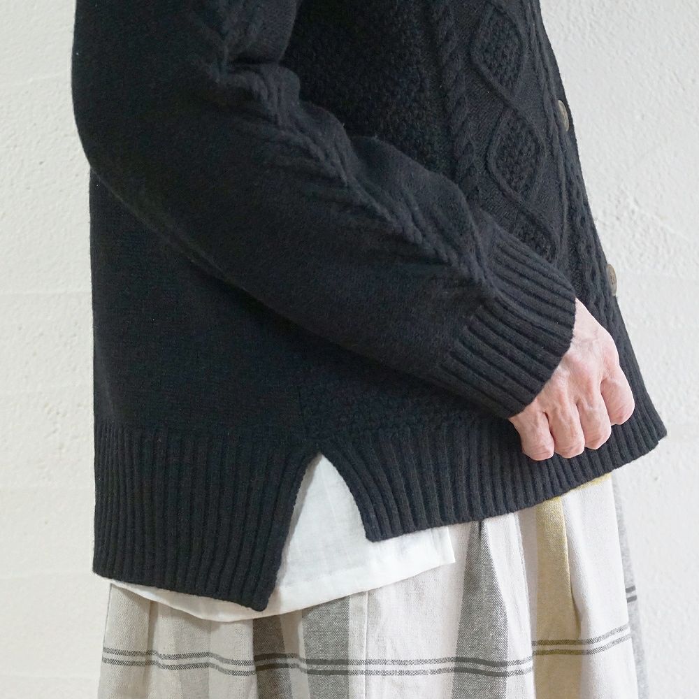 Branch m‘.,ブランチエム,ナチュラル,30代,40代,50代,60代,ウール,ゆったり,knit,ニット,ウール混,カーディガン,ケーブルニット,ケーブルニットカーディガン,ニットカーディガン,ニットカーデ,ケーブル編み