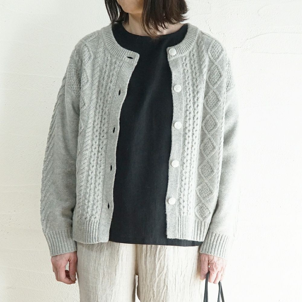 Branch m‘.,ブランチエム,ナチュラル,30代,40代,50代,60代,コーデセット,コーディネートセット,セット売り,ゆったり,ニット,ニットカーディガン,カーディガン,ケーブルニット,ケーブル編み,ケーブルニットカーディガン,リネン,リネンパンツ,ワイドパンツ,ストレートパンツ,リネンウール,ウール