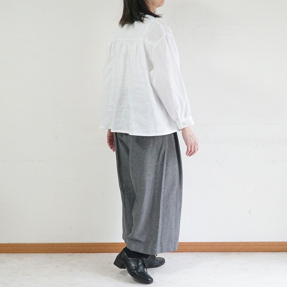 Branch m‘.,ブランチエム,ナチュラル,30代,40代,50代,60代,リネン,ゆったり,blouse,ブラウス,リネンブラウス,バンドカラー,バンドカラーブラウス,スタンドカラー,スタンドカラーブラウス,切替ブラウス
